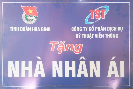 TST trao tặng nhà nhân ái